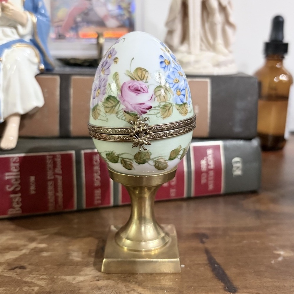 VINTAGE Peint Main Limoges Pedestal Egg Trinket Box France